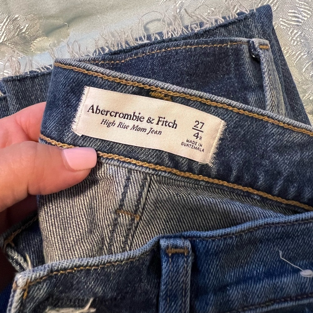 Abercrombie & Fitch High Rise Mom Jeans - Picture 3 of 3